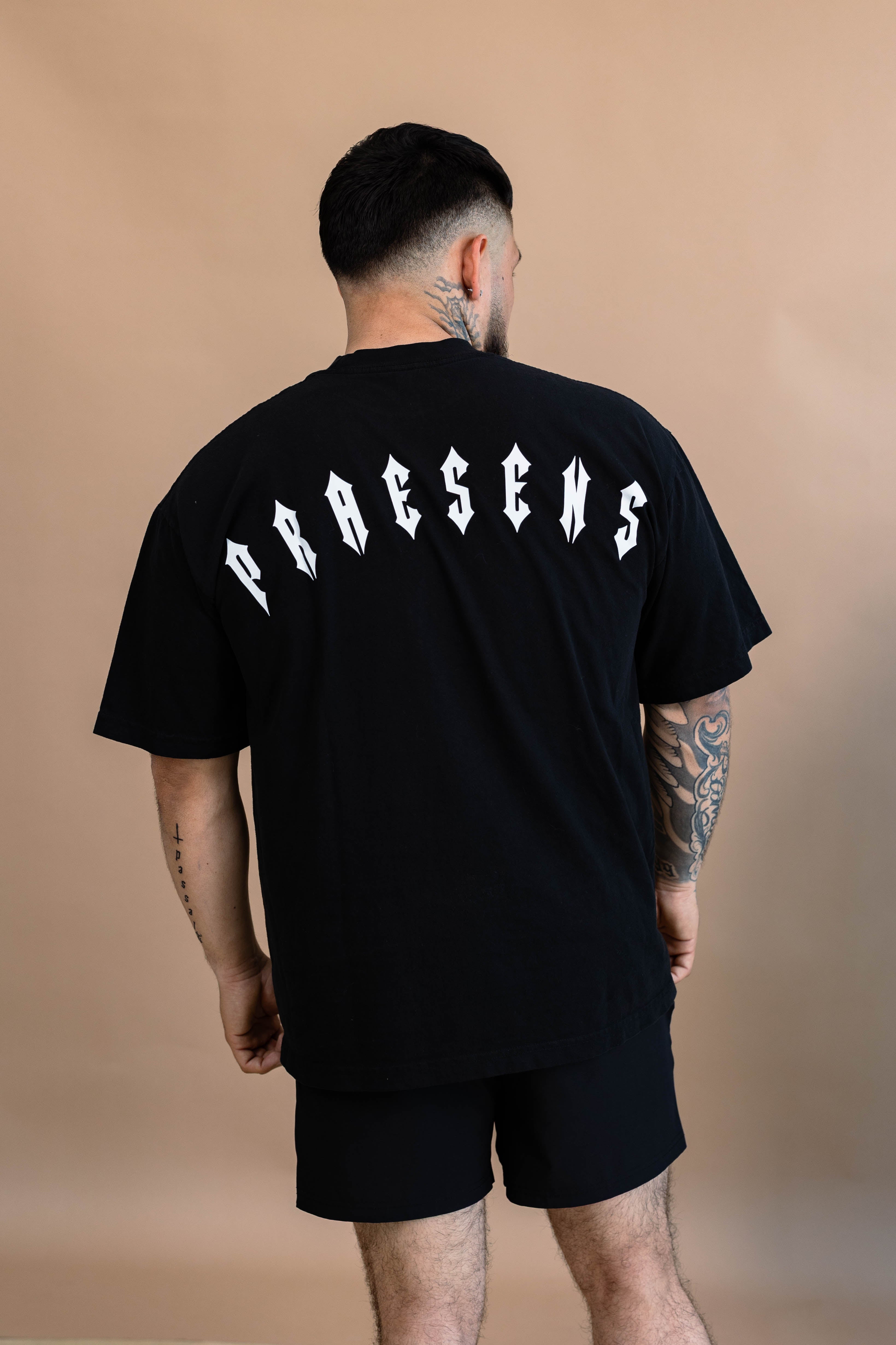 PRESENT - Caso apparel